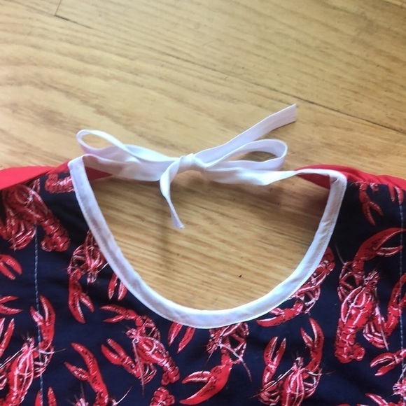 His and Hers Lobster 🦞 Bibs - Picture 4 of 4